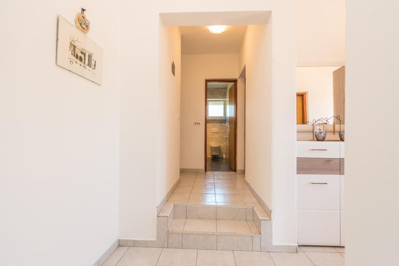 Nelly Apartment