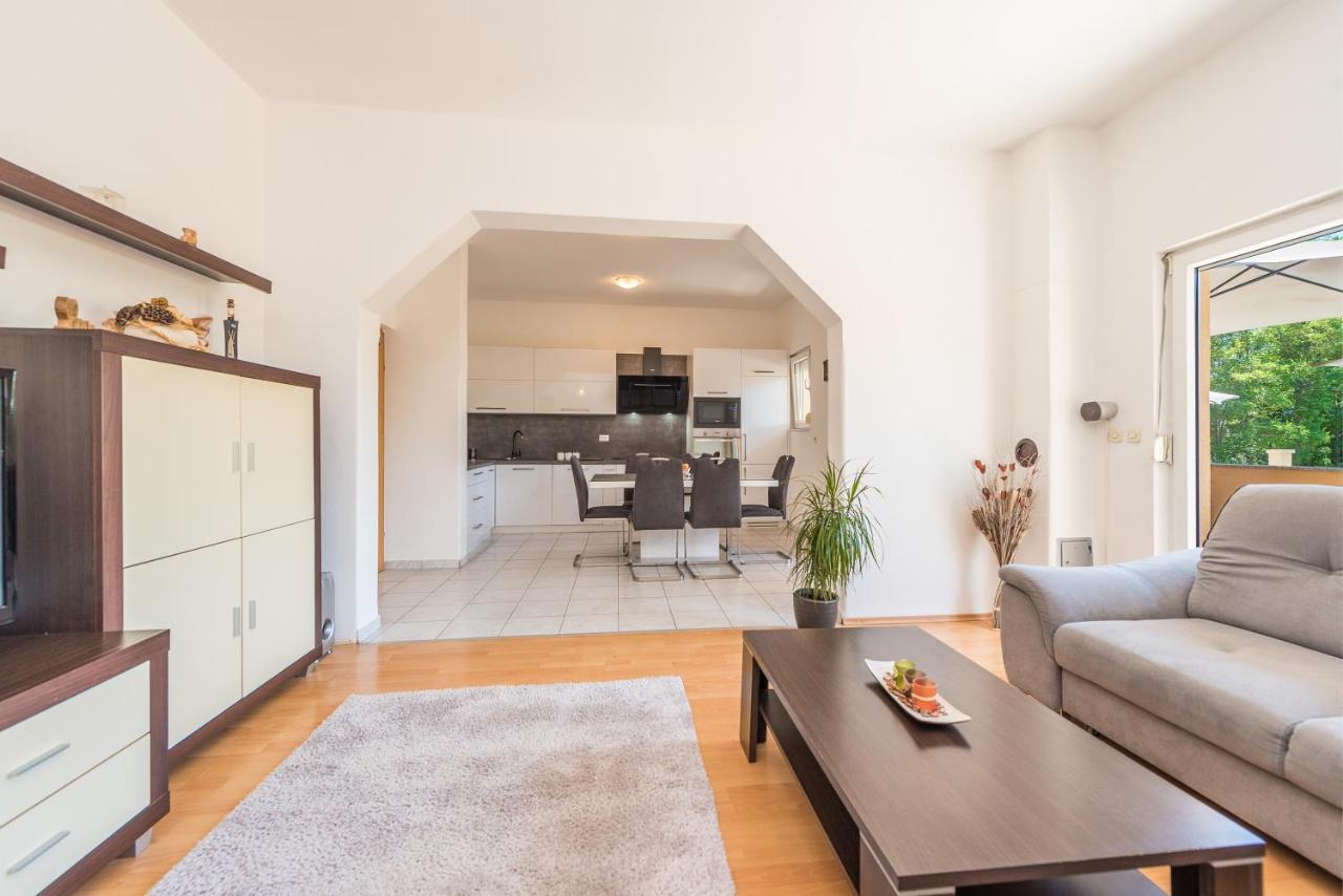 Nelly Apartment